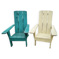 Paire d'anciens fauteuils de jardin en bois peint