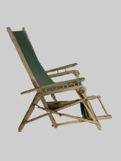 Paire d'anciens transats en bois laqué XX siècle