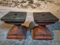 Paire de bases architecturales anciennes en fonte (fin XIXe - début XXe siècle)