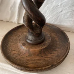 Paire de bougeoirs anciens en bois tourné torsadé 31 cm