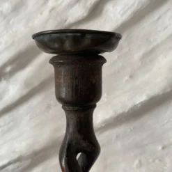 Paire de bougeoirs anciens en bois tourné torsadé 31 cm