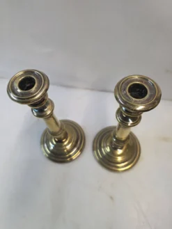 Paire de bougeoirs anciens en laiton
