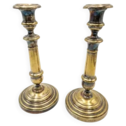 Paire de bougeoirs anciens en laiton