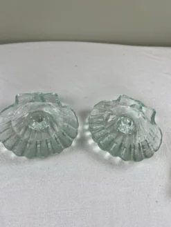 Paire de bougeoirs coquille saint Jacques