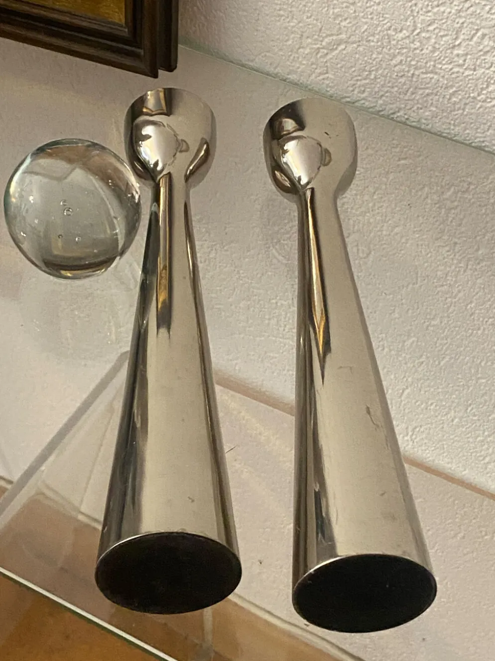 Paire de bougeoirs en aluminium poli