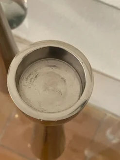 Paire de bougeoirs en aluminium poli