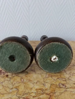 Paire de bougeoirs en bois torsadé ( Barley twist)