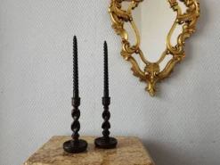 Paire de bougeoirs en bois torsadé ( Barley twist)