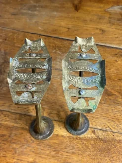 Paire de bougeoirs en laiton, mi XXe, Israël