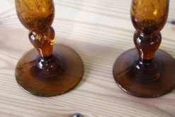 Paire de bougeoirs en verre ambré BIOT