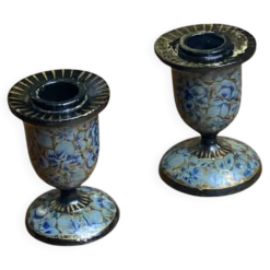 Paire de bougeoirs Kashmiri, papier mâché laqué
