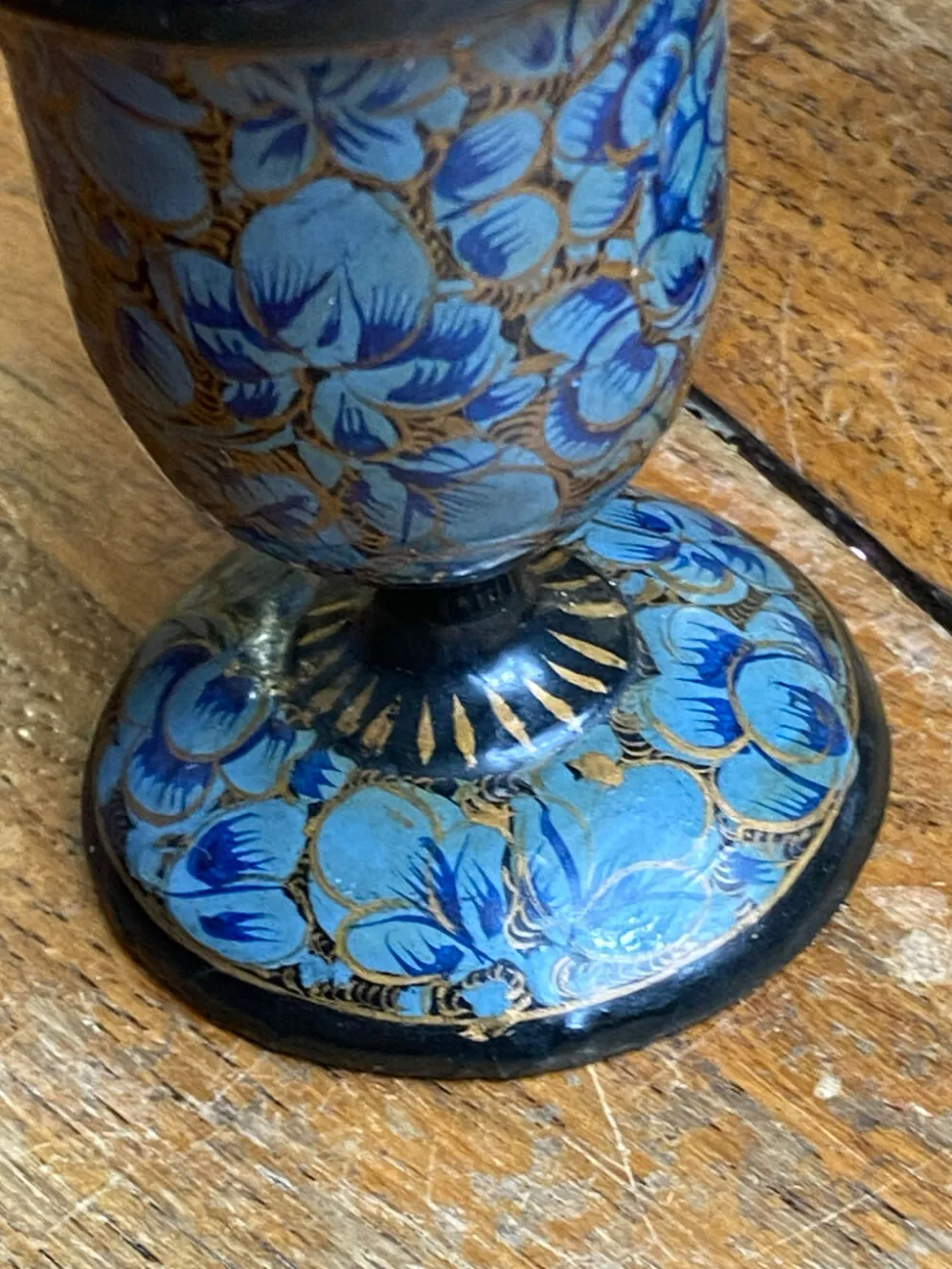 Paire de bougeoirs Kashmiri, papier mâché laqué