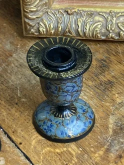 Paire de bougeoirs Kashmiri, papier mâché laqué