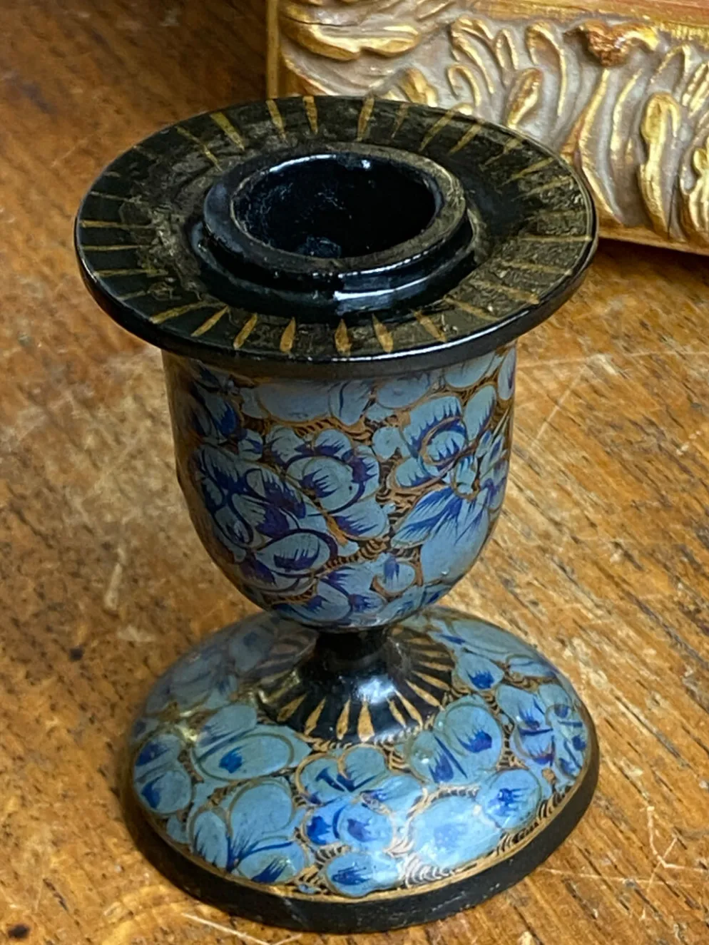 Paire de bougeoirs Kashmiri, papier mâché laqué