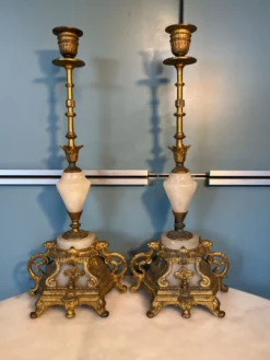 Paire de bougeoirs style Louis XVI bronze et albâtre