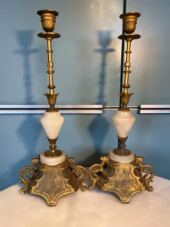 Paire de bougeoirs style Louis XVI bronze et albâtre