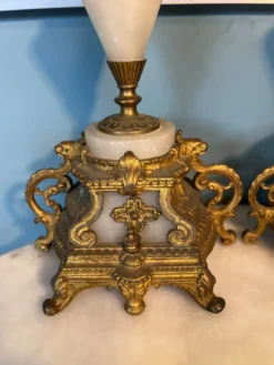 Paire de bougeoirs style Louis XVI bronze et albâtre