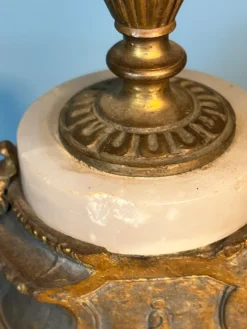 Paire de bougeoirs style Louis XVI bronze et albâtre