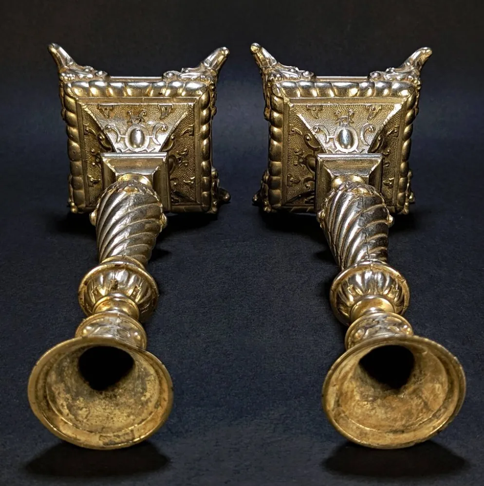 Paire de bougeoirs style Néo-Renaissance / Louis XIII