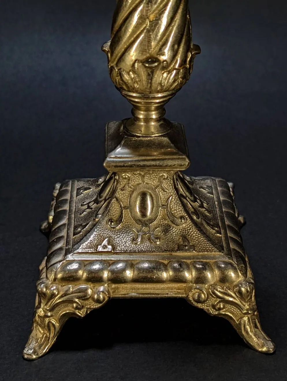 Paire de bougeoirs style Néo-Renaissance / Louis XIII