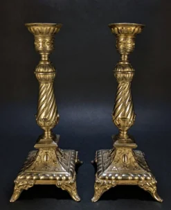 Paire de bougeoirs style Néo-Renaissance / Louis XIII