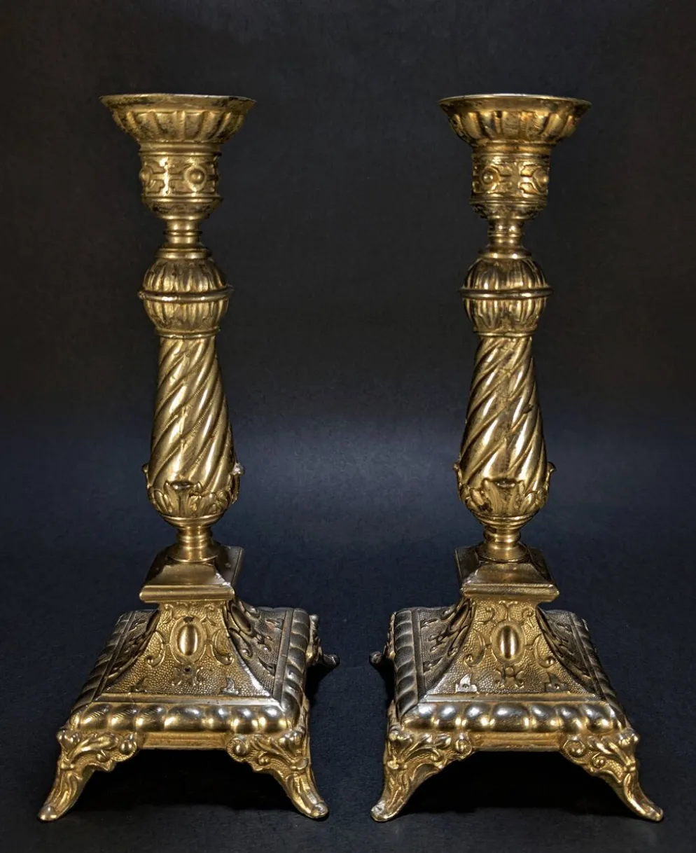 Paire de bougeoirs style Néo-Renaissance / Louis XIII