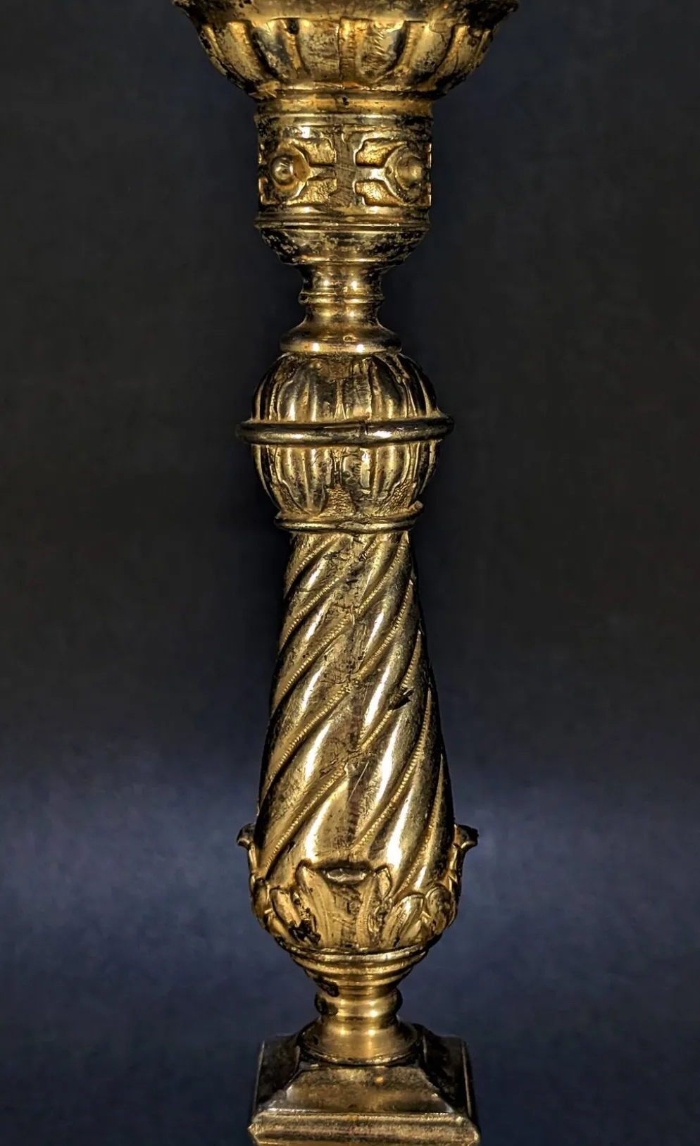 Paire de bougeoirs style Néo-Renaissance / Louis XIII