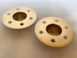 Paire de bougeoirs étoiles en laiton