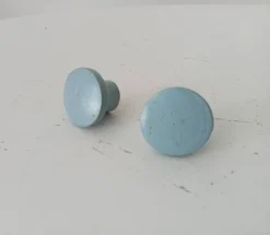 Paire de boutons de meubles vintage en bois