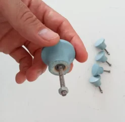 Paire de boutons de meubles vintage en bois