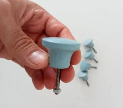 Paire de boutons de meubles vintage en bois