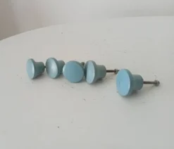 Paire de boutons de meubles vintage en bois