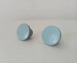 Paire de boutons de meubles vintage en bois