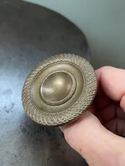 paire de boutons poignées en bronze époque Empire pour meubles
