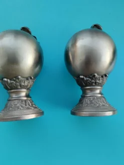 Paire de briquets de table