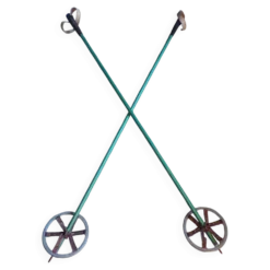 Paire de bâtons de ski anciens