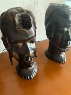 Paire de bustes africains en ebene de madagascar année 30