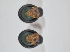 Paire de bustes antiques en céramique représentant des portraits du Rajasthan