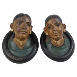 Paire de bustes antiques en céramique représentant des portraits du Rajasthan