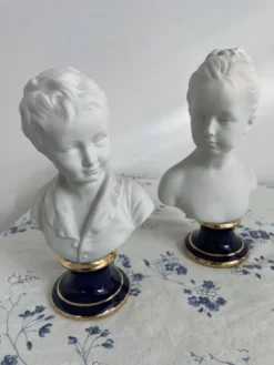 Paire de bustes en biscuit, Tharaud, Houdon, Louise et Alexandre Brongniart