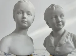 Paire de bustes en biscuit, Tharaud, Houdon, Louise et Alexandre Brongniart