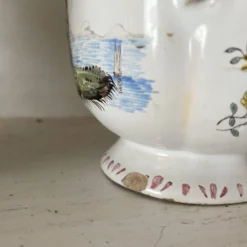 Paire de cache-pots anciens en faïence française , décor scènes champêtres