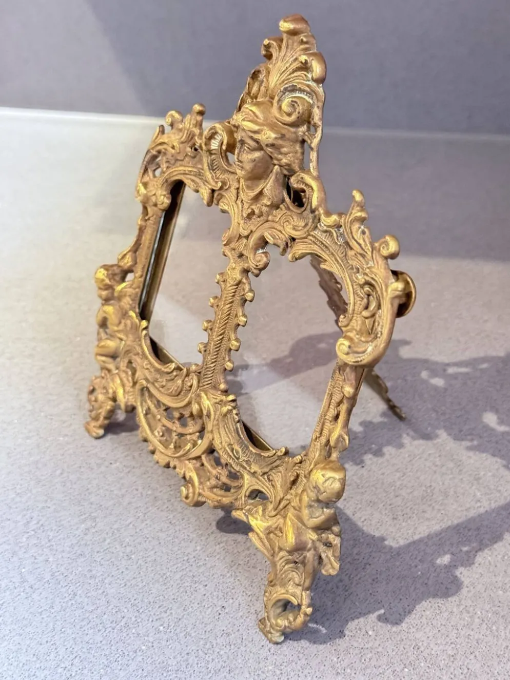 Paire de cadres en laiton doré rococo, cadres décoratifs antiques pour mur et table