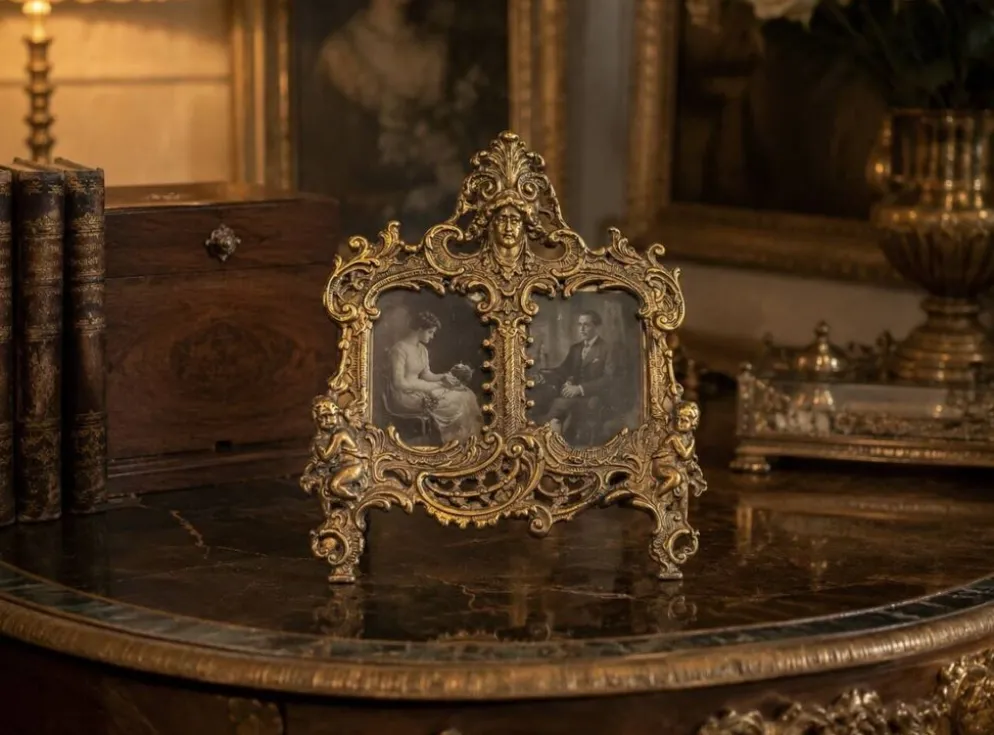 Paire de cadres en laiton doré rococo, cadres décoratifs antiques pour mur et table