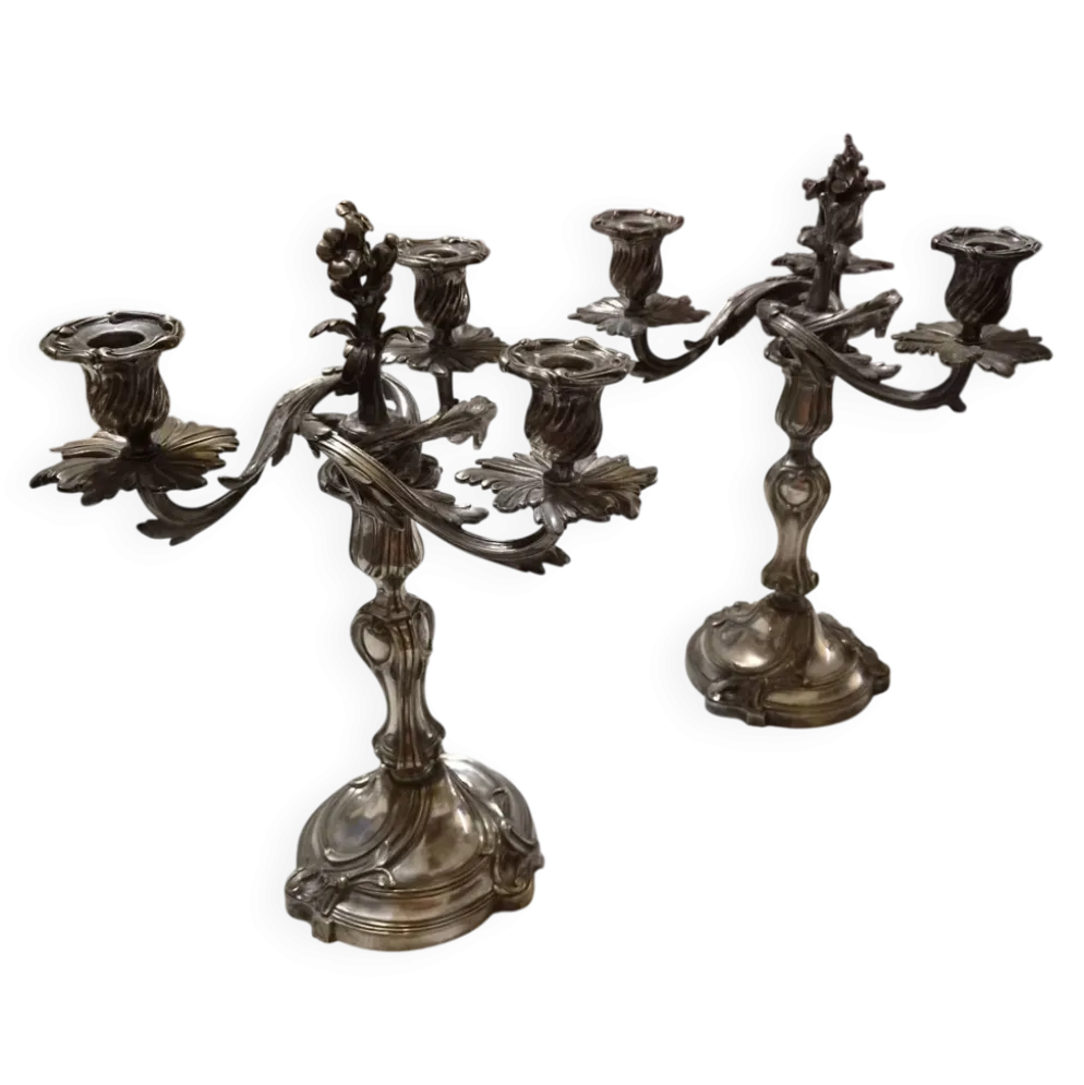 Paire de candelabres de style Louis XV, en bronze argenté, XIXÈME