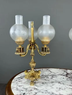Paire de candélabres à trois lumières en bronze, XXe siècle