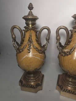 Paire de Cassolettes XIXe Napoléon III en marbre et bronze