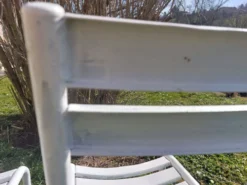 Paire de chaises blanches en métal, style Tolix