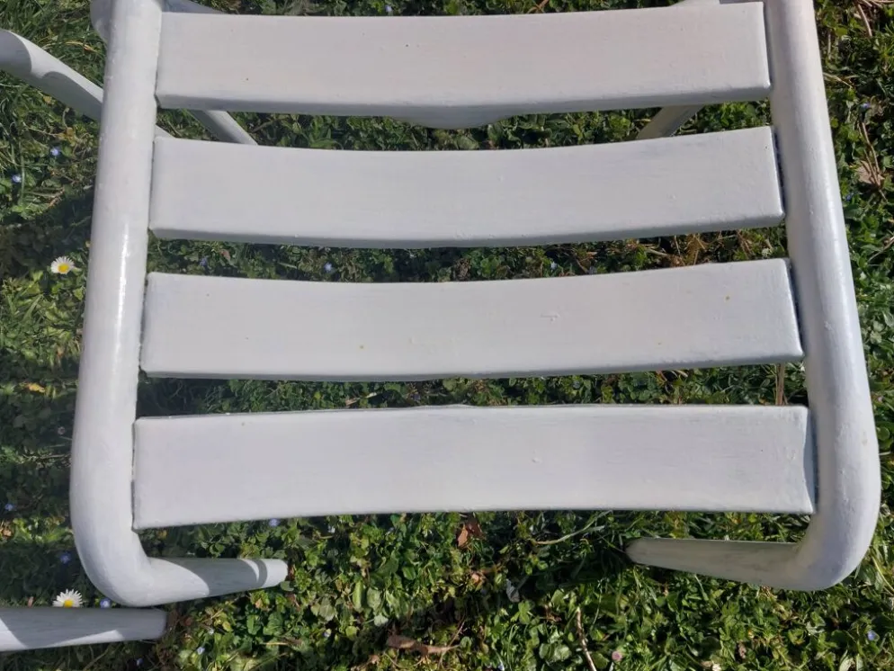 Paire de chaises blanches en métal, style Tolix