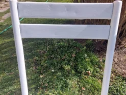 Paire de chaises blanches en métal, style Tolix